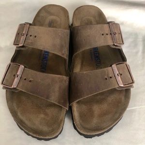 Tobacco birkenstocks